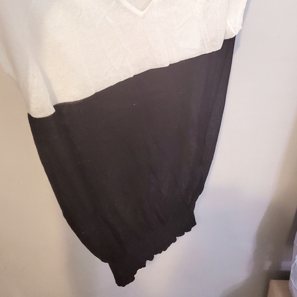 UNIQLO Original Viscose B&W Blouse, Size S, NWT - Picture 2 of 7